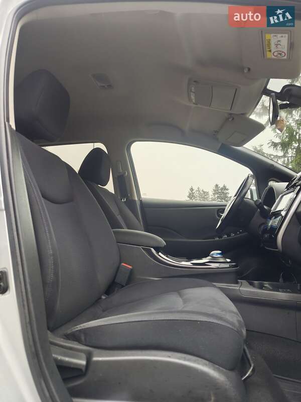 Хэтчбек Nissan Leaf 2013 в Луцке