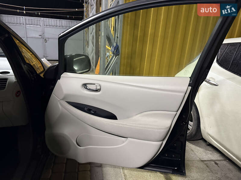 Хэтчбек Nissan Leaf 2012 в Умани фото 22 Хэтчбек Nissan Leaf 2012 в Умани