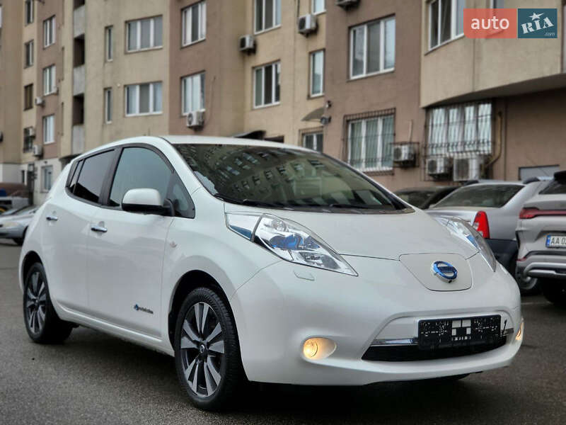 Хетчбек Nissan Leaf 2015 в Києві