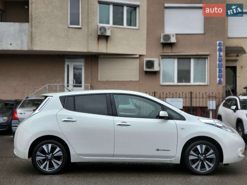 Хетчбек Nissan Leaf 2015 в Києві