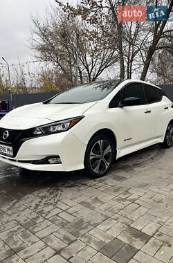 Хетчбек Nissan Leaf 2018 в Дніпрі