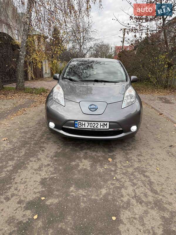 Хэтчбек Nissan Leaf 2015 в Одессе