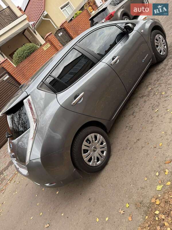 Хэтчбек Nissan Leaf 2015 в Одессе