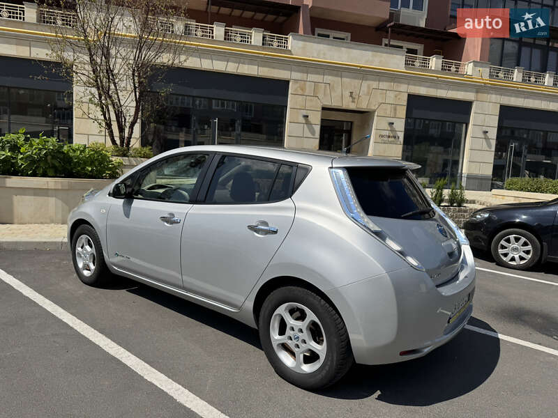 Хетчбек Nissan Leaf 2011 в Умані фото 3 Хетчбек Nissan Leaf 2011 в Умані