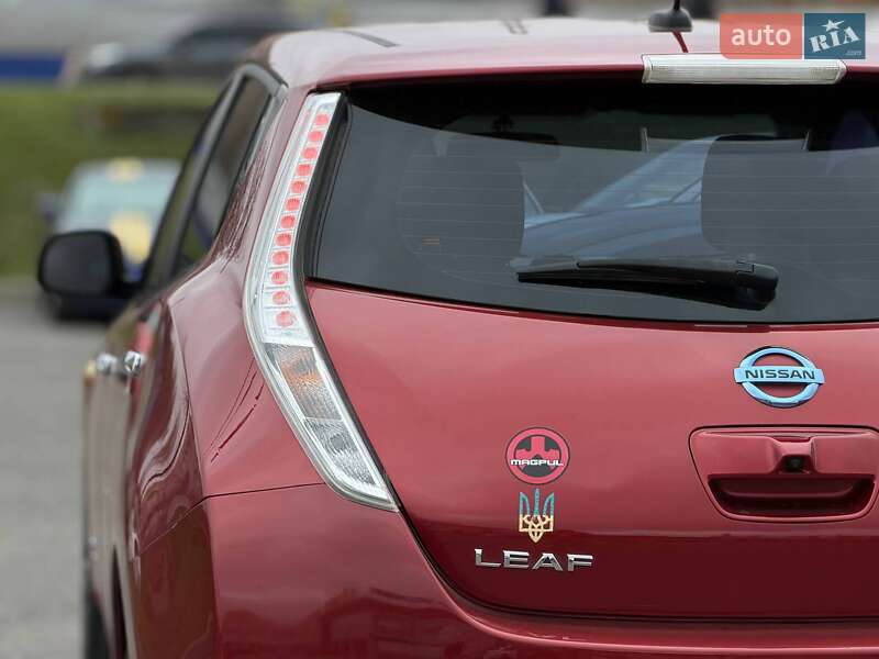 Хэтчбек Nissan Leaf 2016 в Кривом Роге