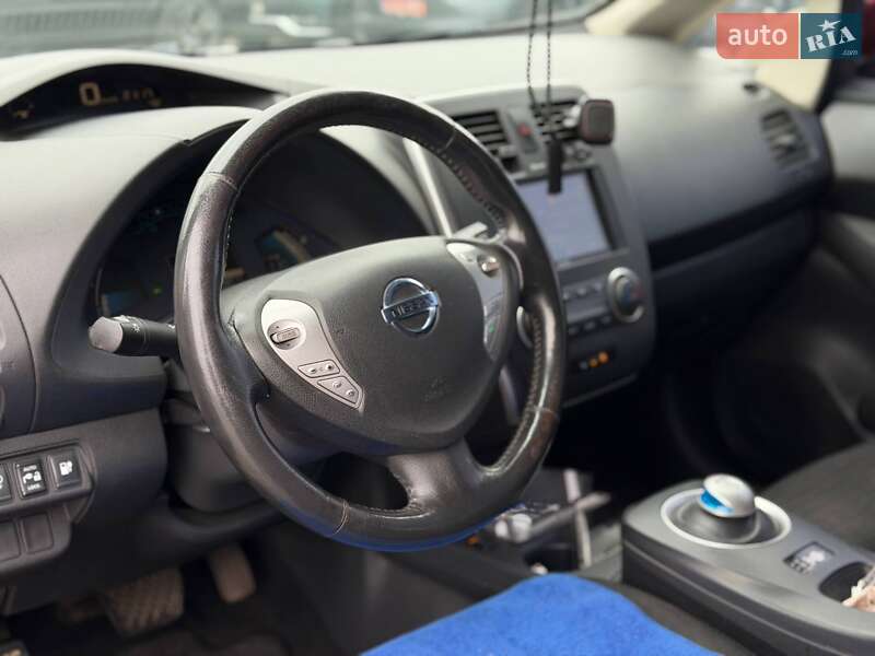 Хэтчбек Nissan Leaf 2016 в Кривом Роге