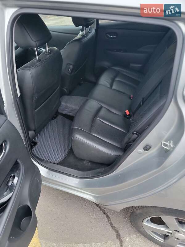 Хэтчбек Nissan Leaf 2014 в Павлограде