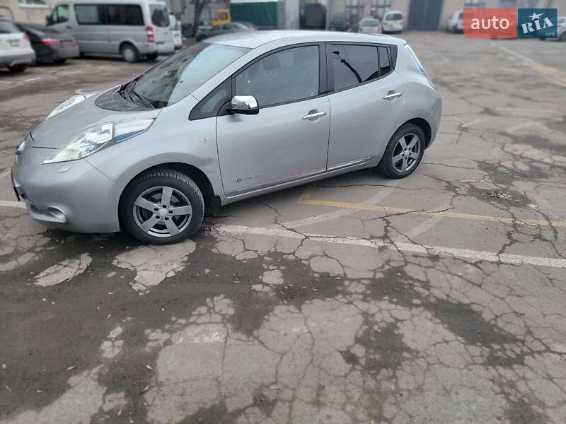 Хэтчбек Nissan Leaf 2014 в Павлограде