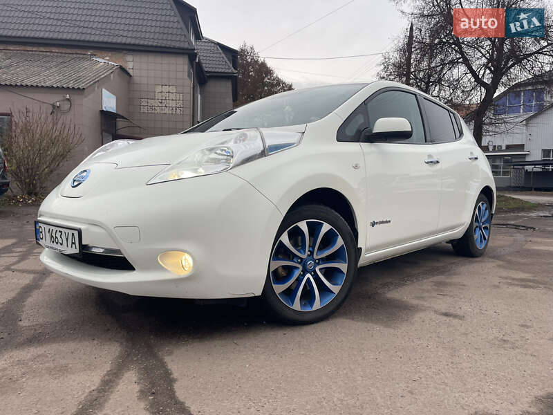 Хэтчбек Nissan Leaf 2016 в Бахмаче