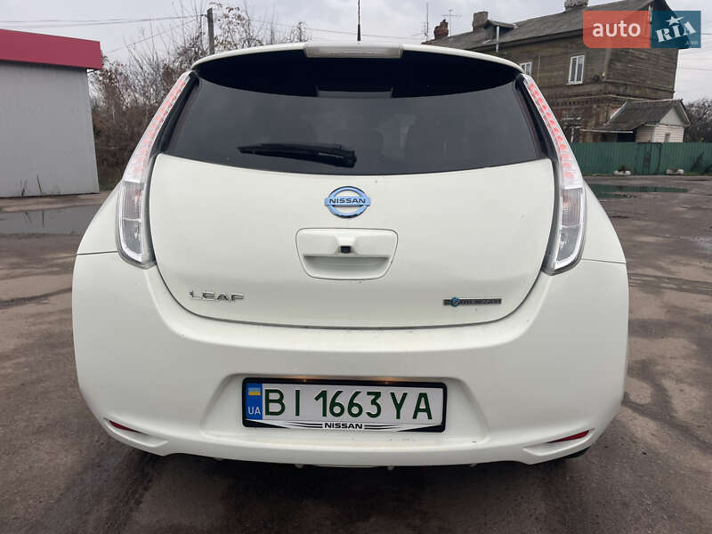 Хэтчбек Nissan Leaf 2016 в Бахмаче