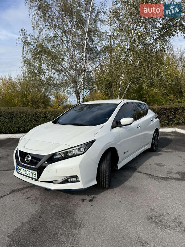 Хэтчбек Nissan Leaf 2019 в Каменском