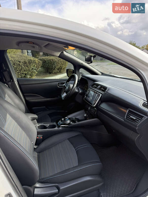 Хэтчбек Nissan Leaf 2019 в Каменском