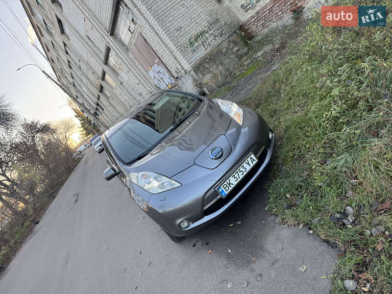 Хэтчбек Nissan Leaf 2014 в Ровно