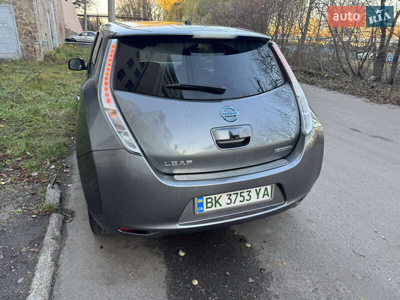 Хэтчбек Nissan Leaf 2014 в Ровно