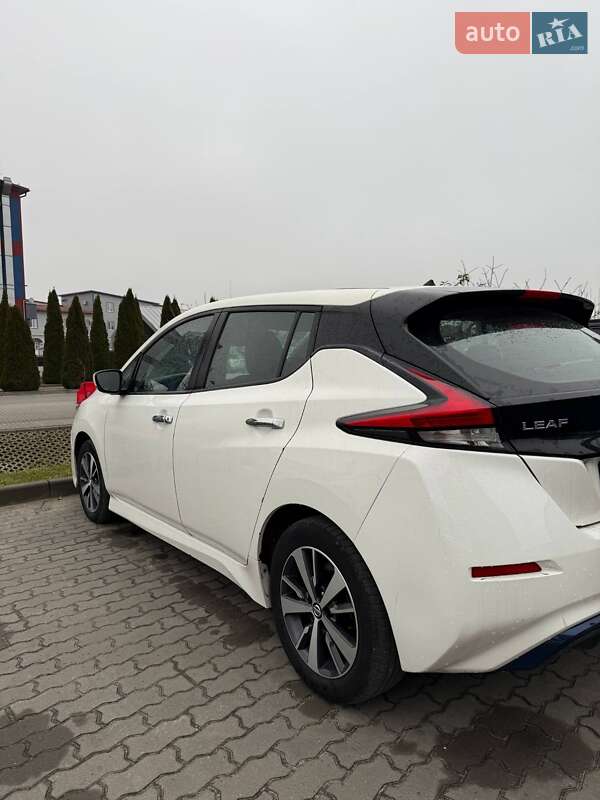 Хэтчбек Nissan Leaf 2019 в Первомайске