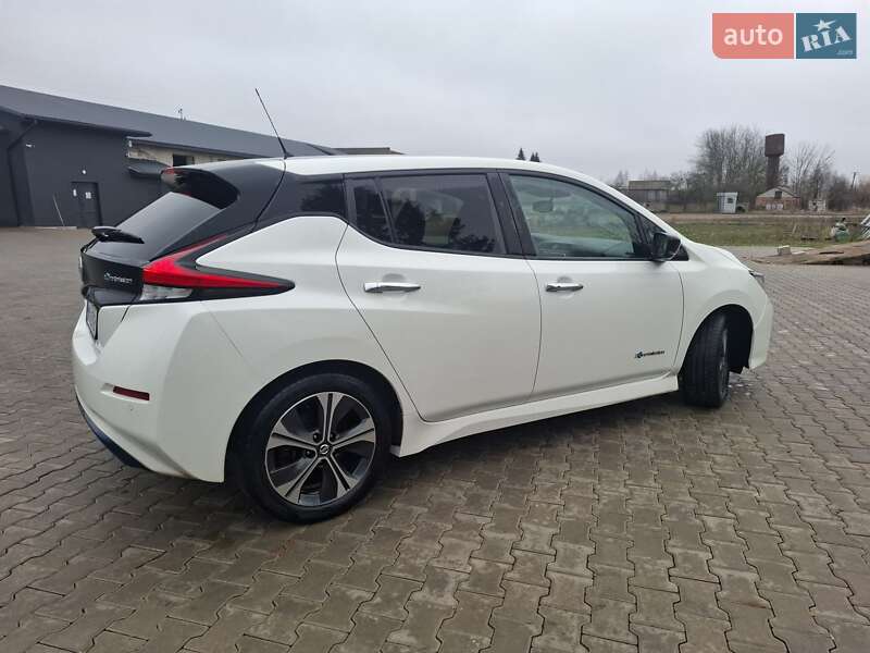 Хэтчбек Nissan Leaf 2018 в Хорошеве