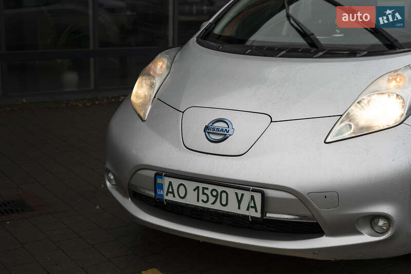 Хэтчбек Nissan Leaf 2015 в Ужгороде