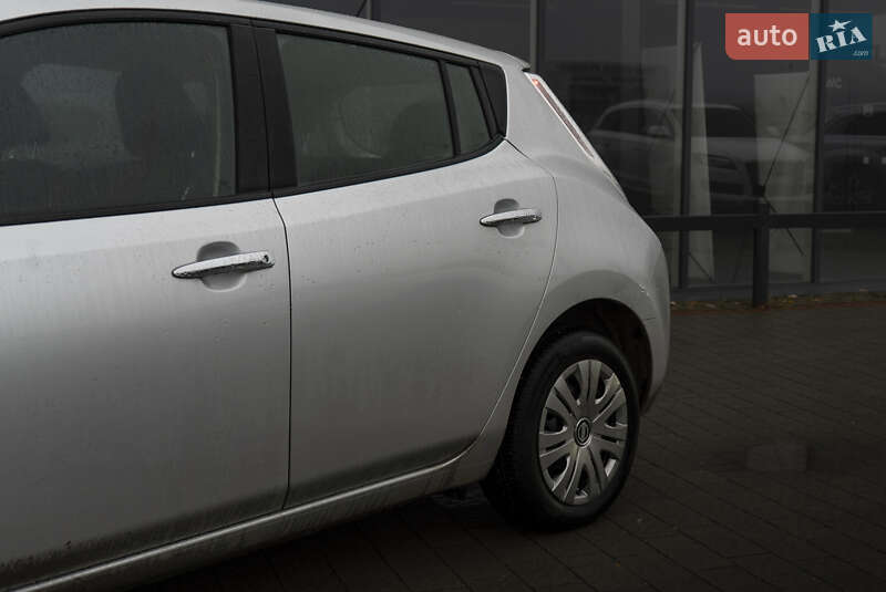 Хэтчбек Nissan Leaf 2015 в Ужгороде