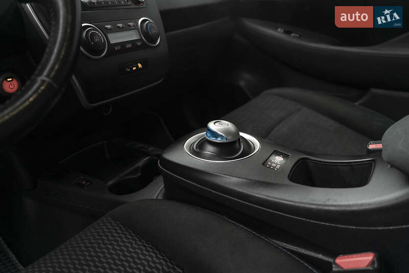 Хэтчбек Nissan Leaf 2015 в Ужгороде