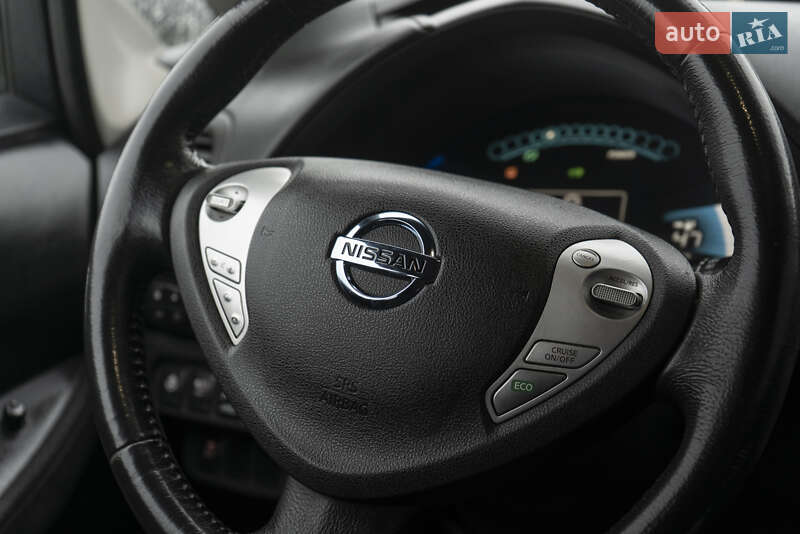 Хэтчбек Nissan Leaf 2015 в Ужгороде