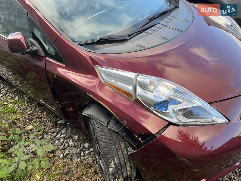 Хэтчбек Nissan Leaf 2015 в Львове