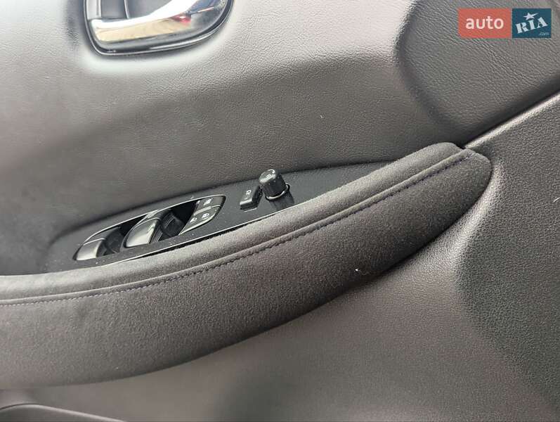 Хэтчбек Nissan Leaf 2014 в Дрогобыче