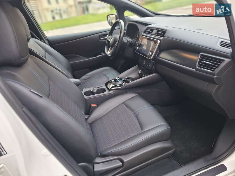 Хэтчбек Nissan Leaf 2020 в Черновцах