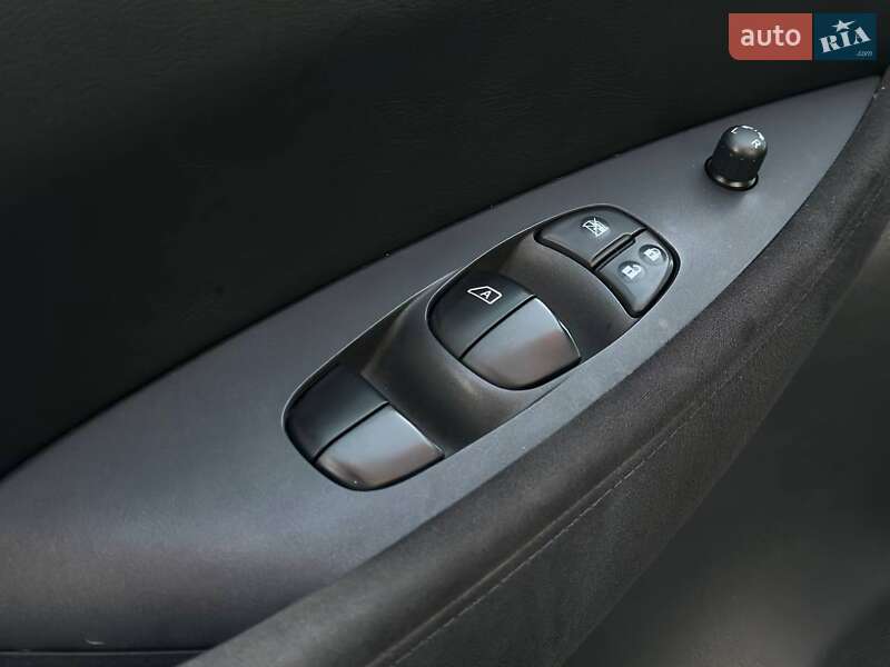 Хэтчбек Nissan Leaf 2013 в Киеве фото 13 Хэтчбек Nissan Leaf 2013 в Киеве