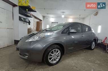 Хэтчбек Nissan Leaf 2015 в Ровно