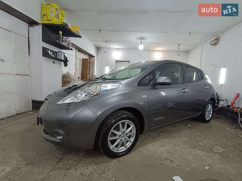 Хэтчбек Nissan Leaf 2015 в Ровно фото Хэтчбек Nissan Leaf 2015 в Ровно