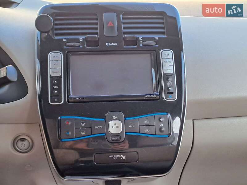 Хэтчбек Nissan Leaf 2011 в Одессе