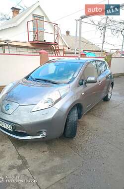 Хетчбек Nissan Leaf 2014 в Дніпрі