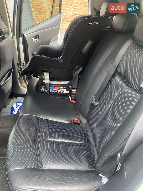 Хетчбек Nissan Leaf 2014 в Рівному