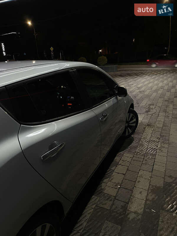 Хэтчбек Nissan Leaf 2014 в Ужгороде