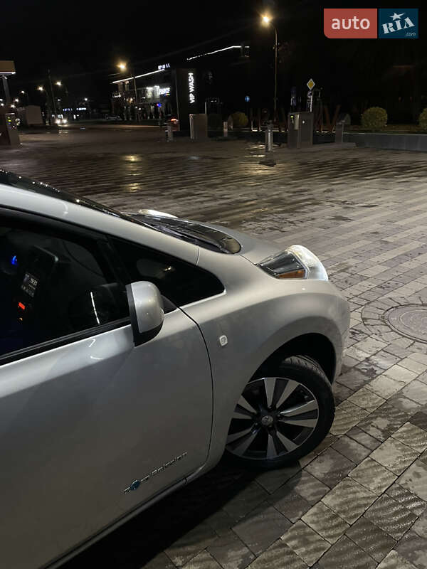 Хэтчбек Nissan Leaf 2014 в Ужгороде