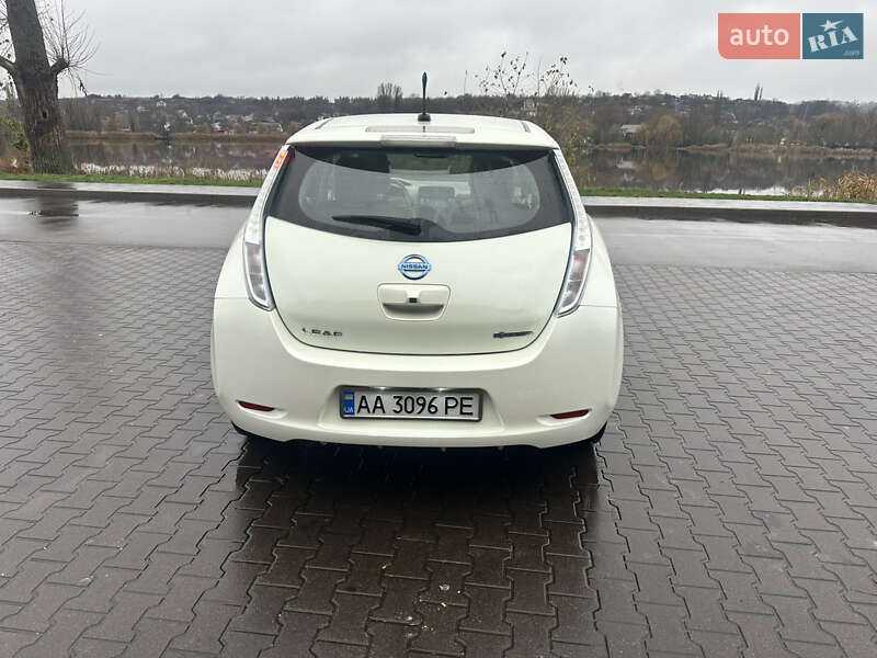 Хэтчбек Nissan Leaf 2012 в Капитановке