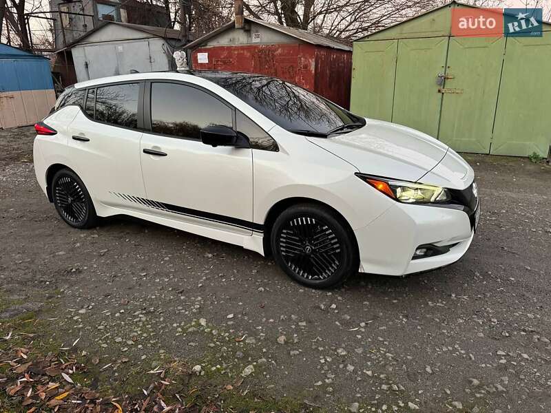 Хетчбек Nissan Leaf 2023 в Дніпрі