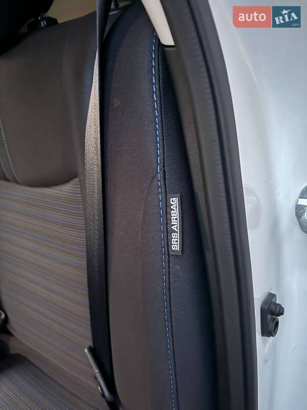 Хетчбек Nissan Leaf 2023 в Дніпрі