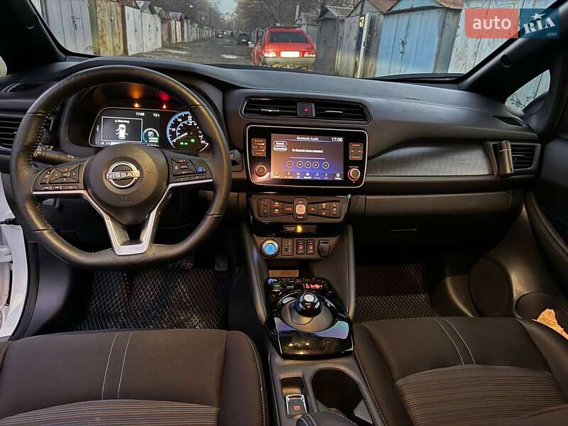 Хетчбек Nissan Leaf 2023 в Дніпрі