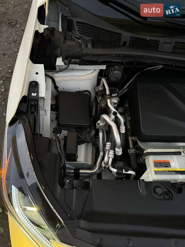 Хетчбек Nissan Leaf 2023 в Дніпрі