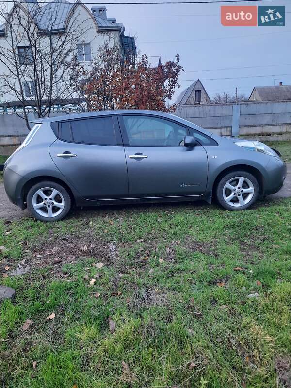 Хэтчбек Nissan Leaf 2016 в Николаеве