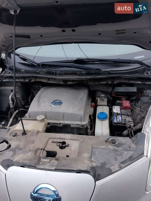 Хэтчбек Nissan Leaf 2013 в Каменец-Подольском фото 12 Хэтчбек Nissan Leaf 2013 в Каменец-Подольском