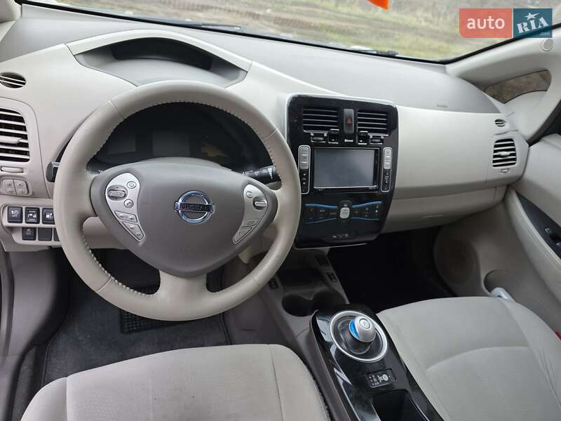 Хэтчбек Nissan Leaf 2013 в Полтаве
