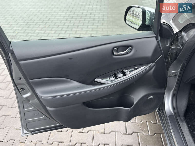 Хетчбек Nissan Leaf 2013 в Володимирі