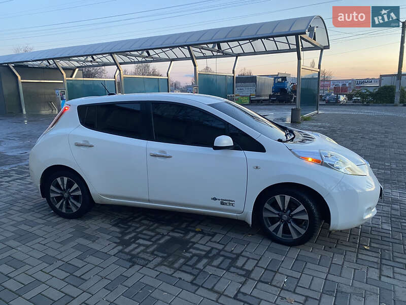 Хэтчбек Nissan Leaf 2015 в Днепре