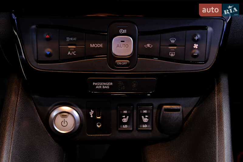 Хетчбек Nissan Leaf 2019 в Одесі