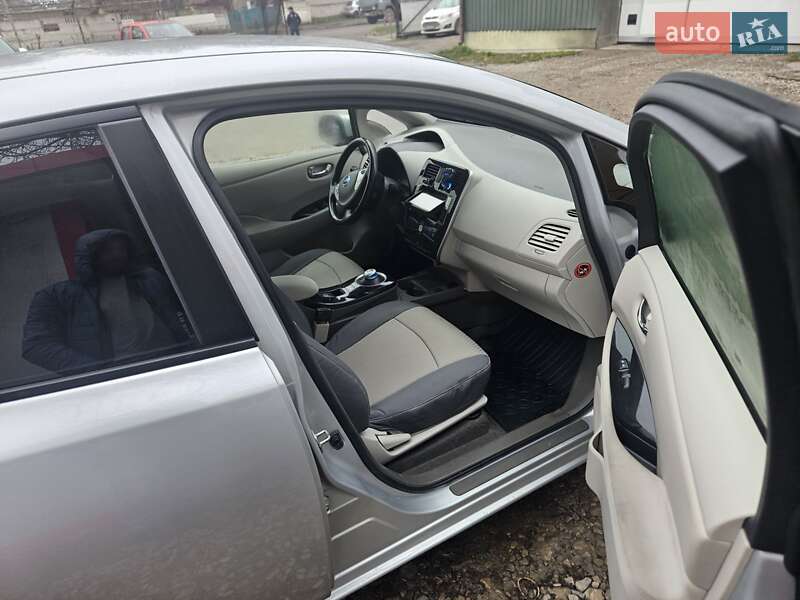 Хетчбек Nissan Leaf 2011 в Івано-Франківську