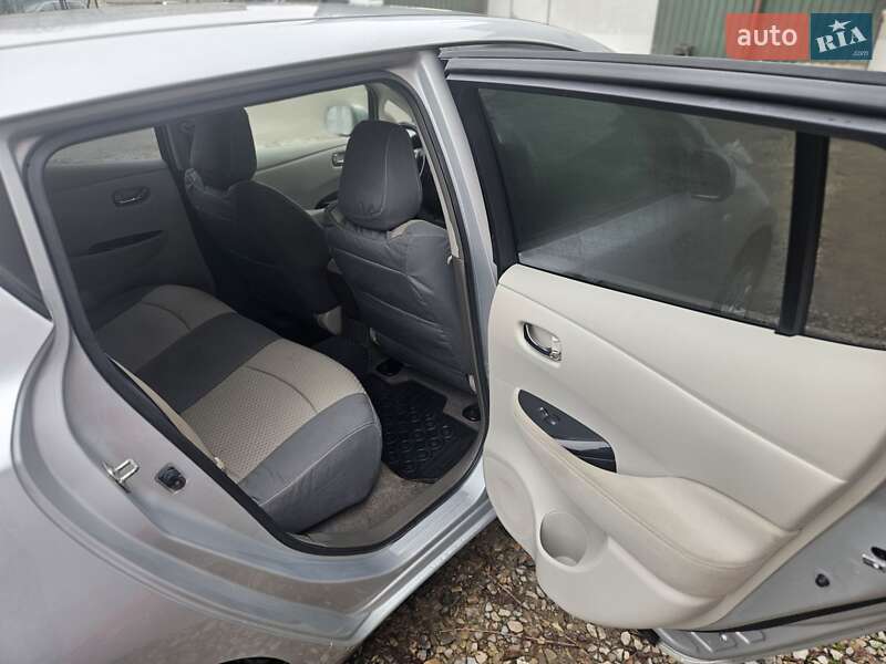 Хетчбек Nissan Leaf 2011 в Івано-Франківську