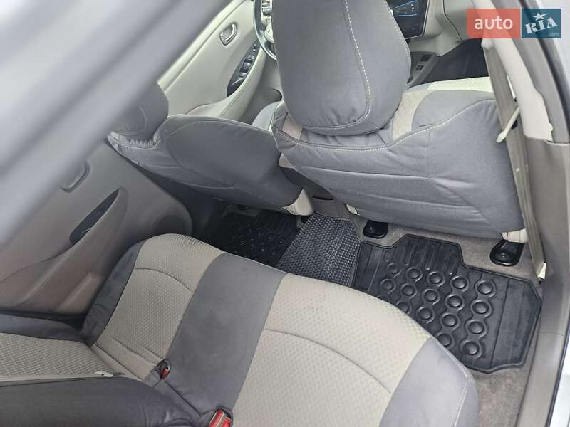 Хетчбек Nissan Leaf 2011 в Івано-Франківську