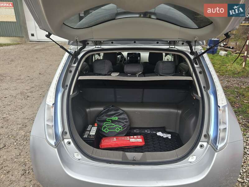Хетчбек Nissan Leaf 2011 в Івано-Франківську